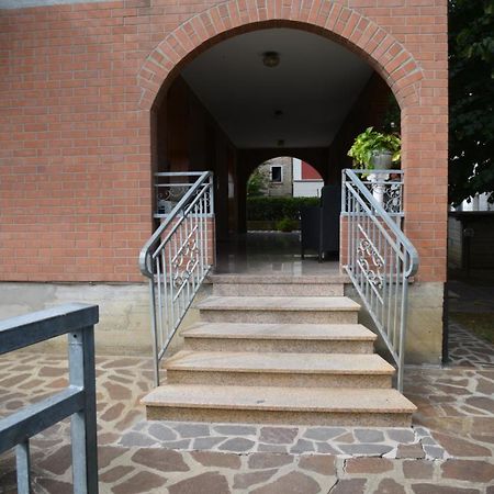 Villa Ferrari Oriella Solignano Nuovo Exterior photo